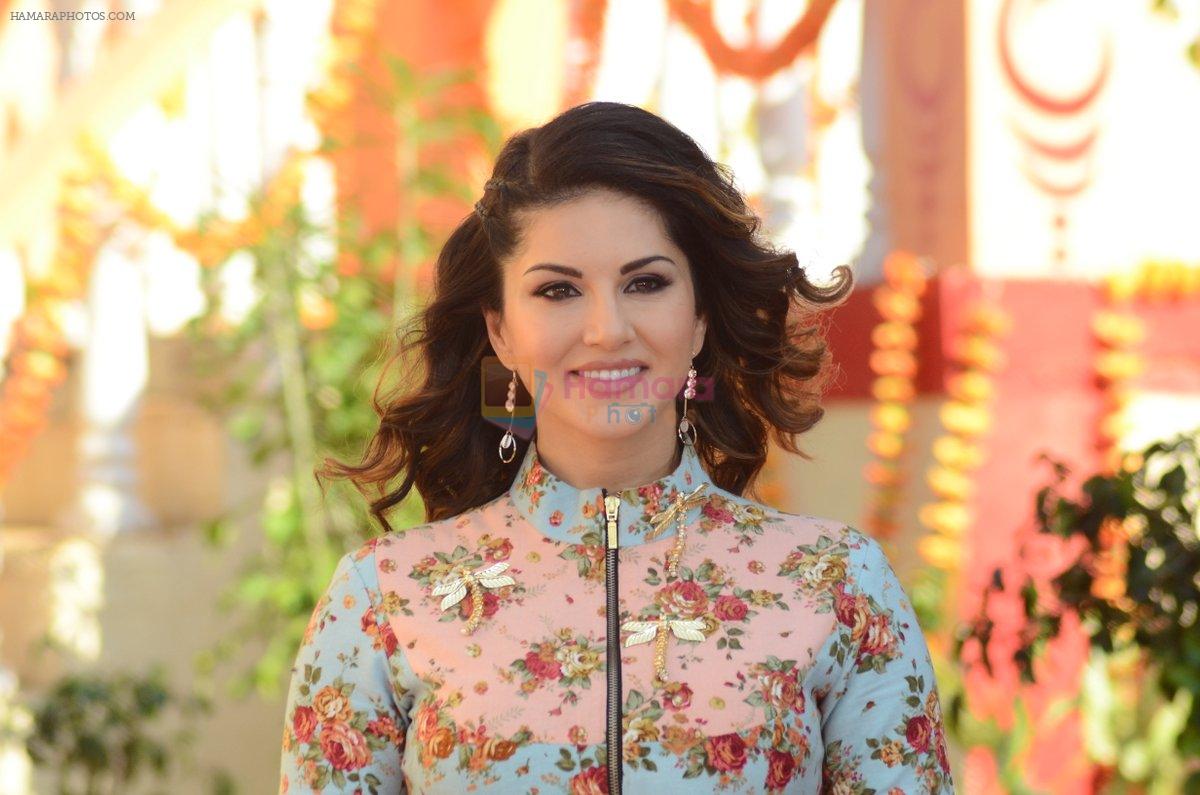Sunny Leone promote Mastizaade on the sets of Chidya Ghar on 24th Jan 2016