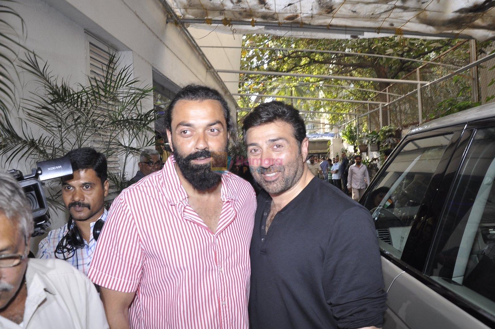 Bobby Deol, Sunny Deol at Aligargh screening on 27th Jan 2016