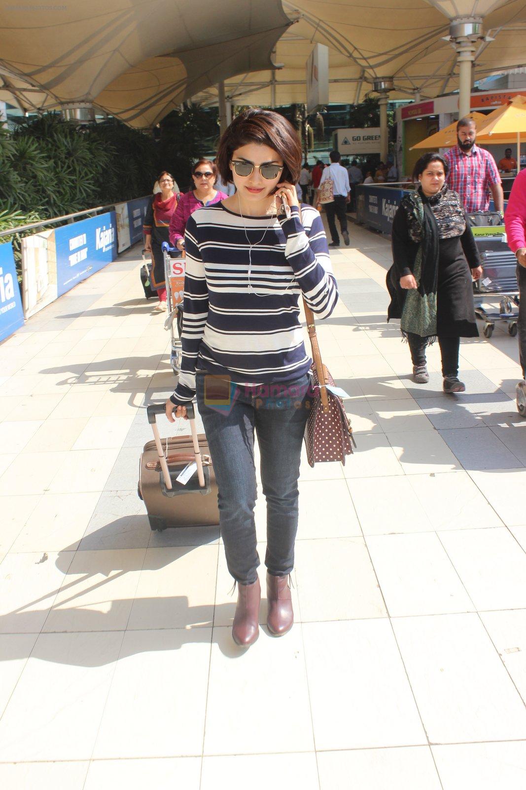 Prachi Desai snapped at airport  on 29th Jan 2016