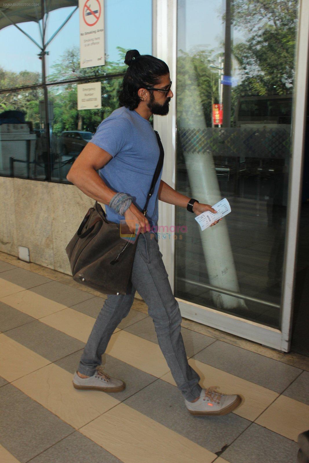 Farhan Akhtar snapped at airport on 1st Feb 2016