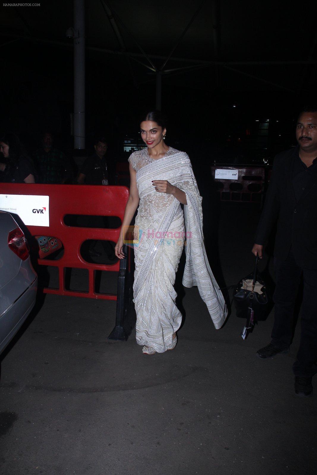 Deepika Padukone snapped as they return from Delhi on 2nd Feb 2016