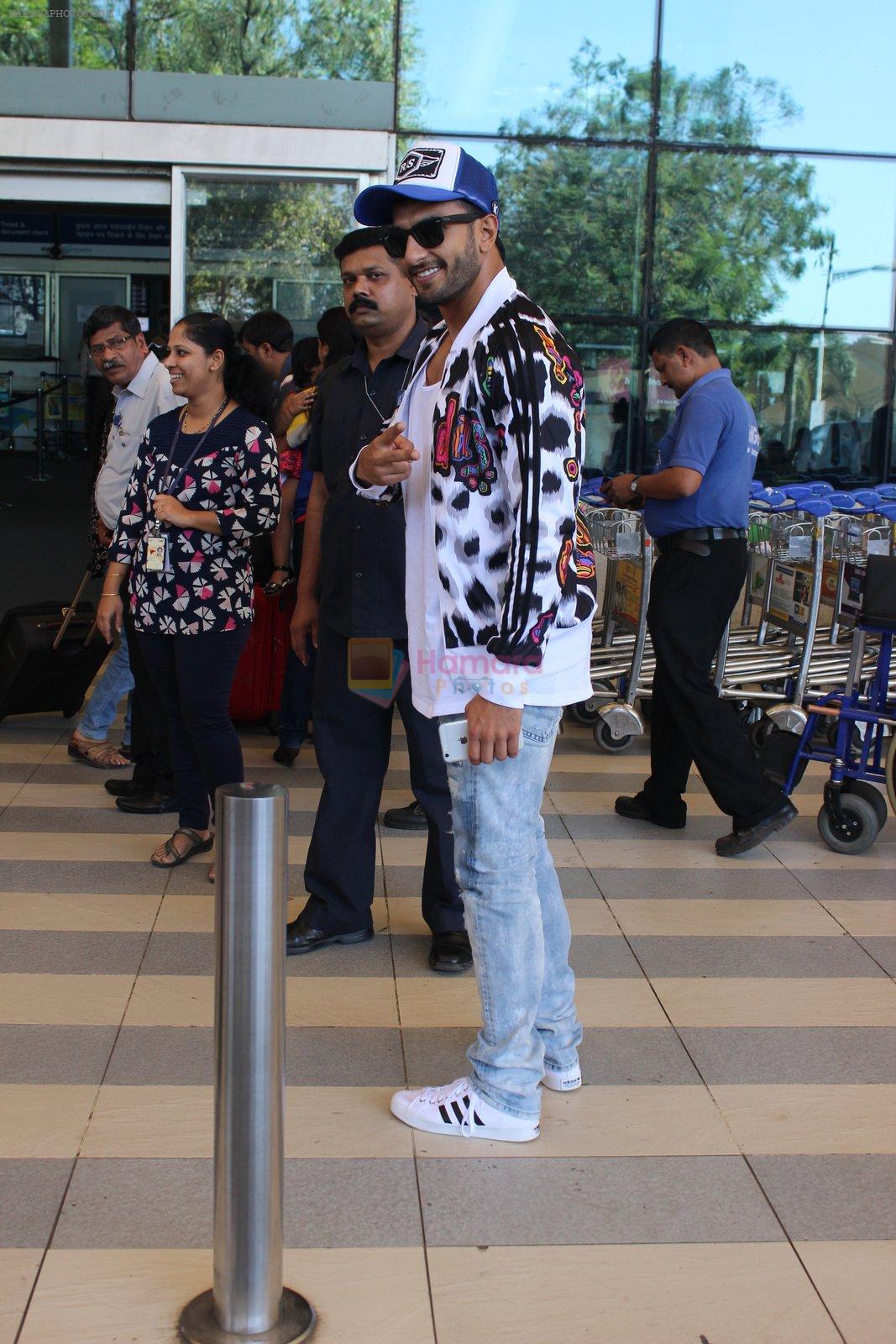 Ranveer Singh snapped at airport on 2nd Feb 2016
