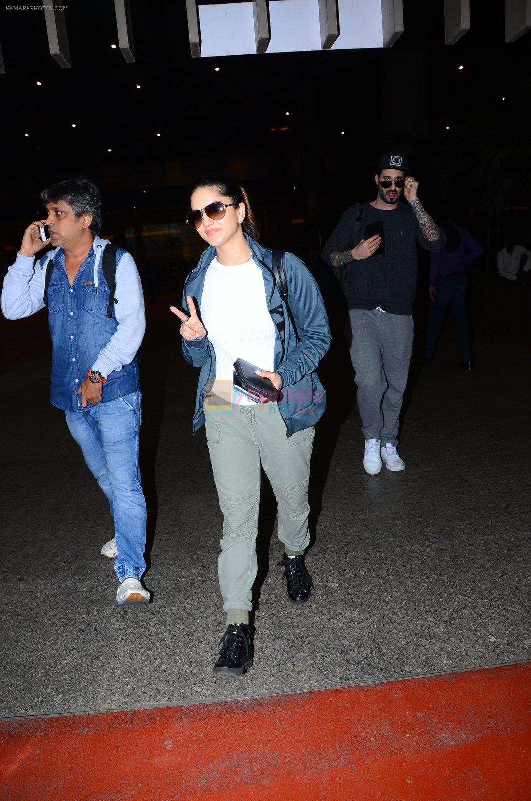 Sunny Leone snapped at airport on 4th Feb 2016