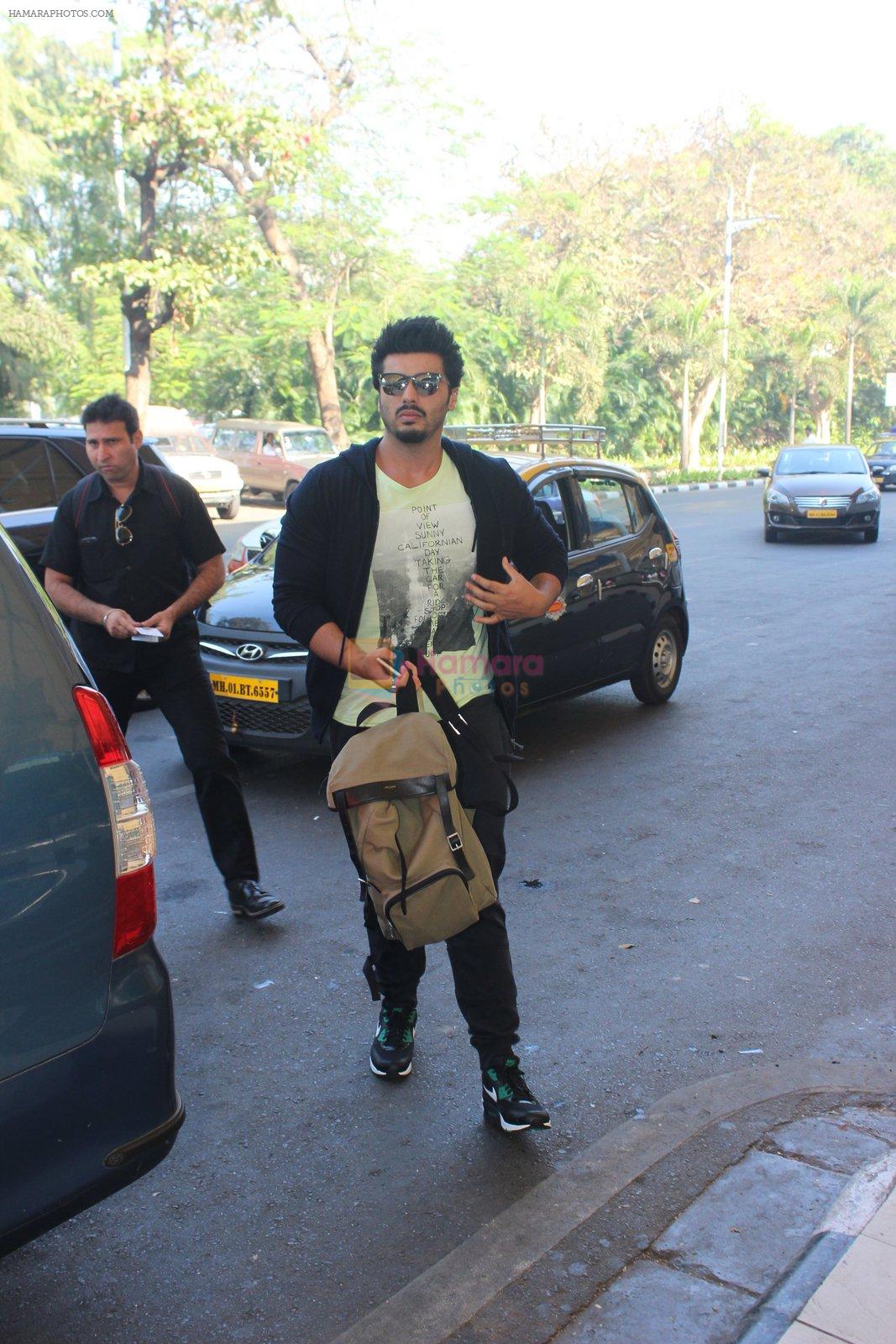 Arjun Kapoor snapped at airport on 4th Feb 2016