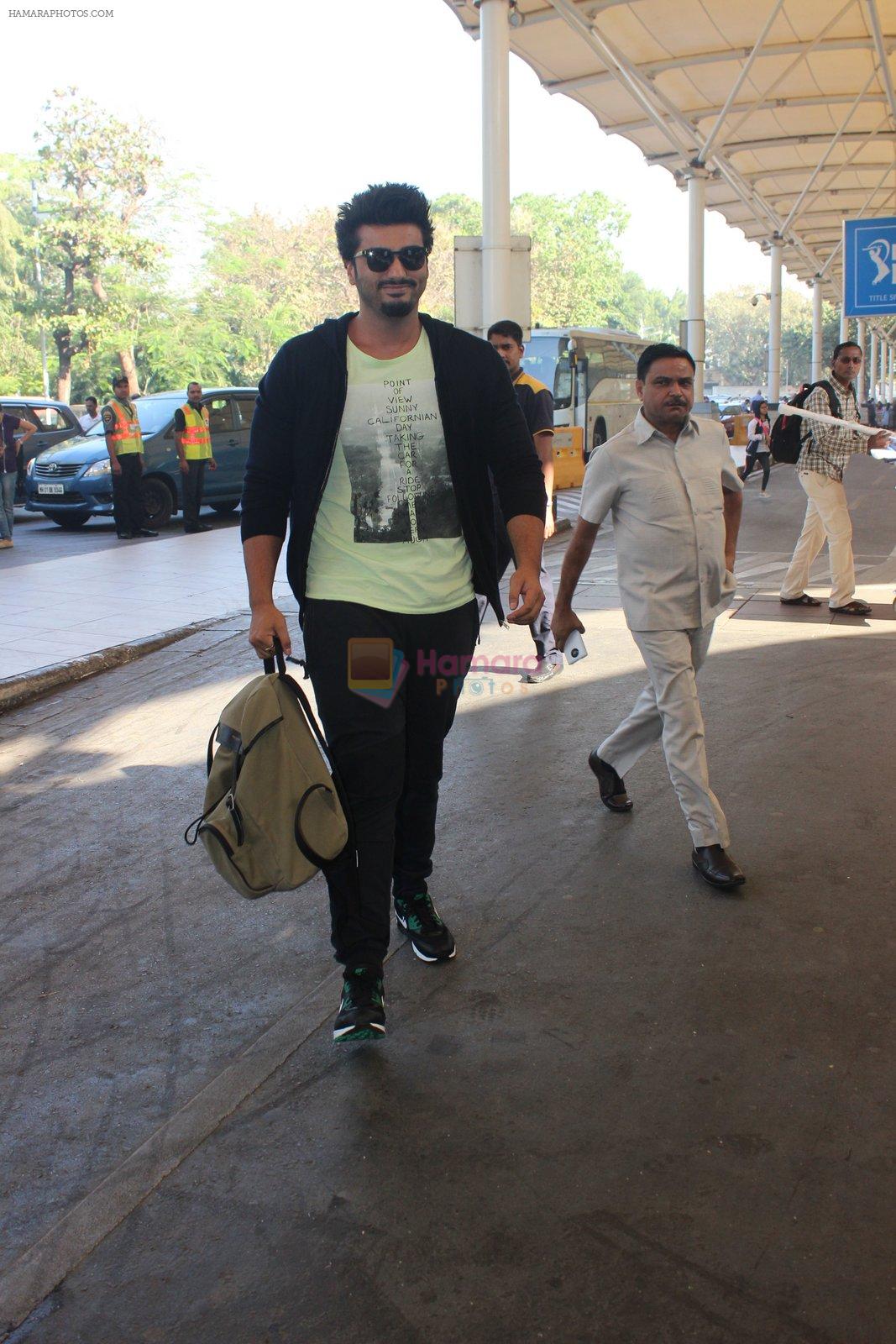 Arjun Kapoor snapped at airport on 4th Feb 2016