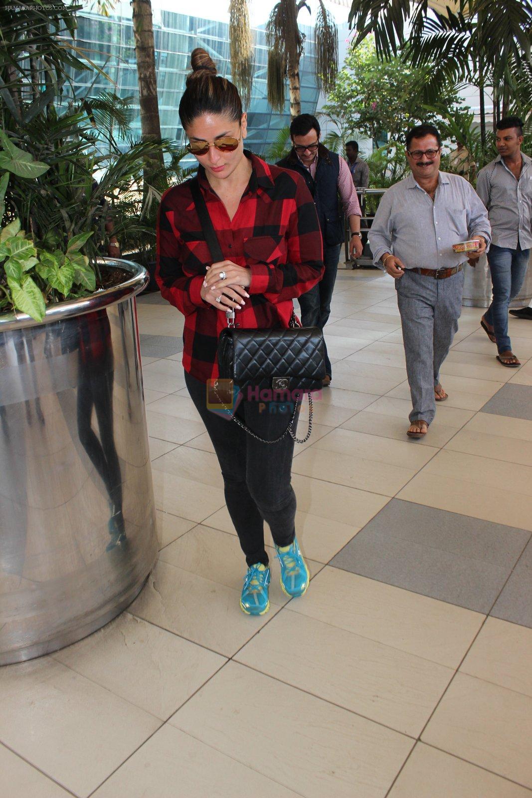 Kareena Kapoor snapped at airport on 4th Feb 2016