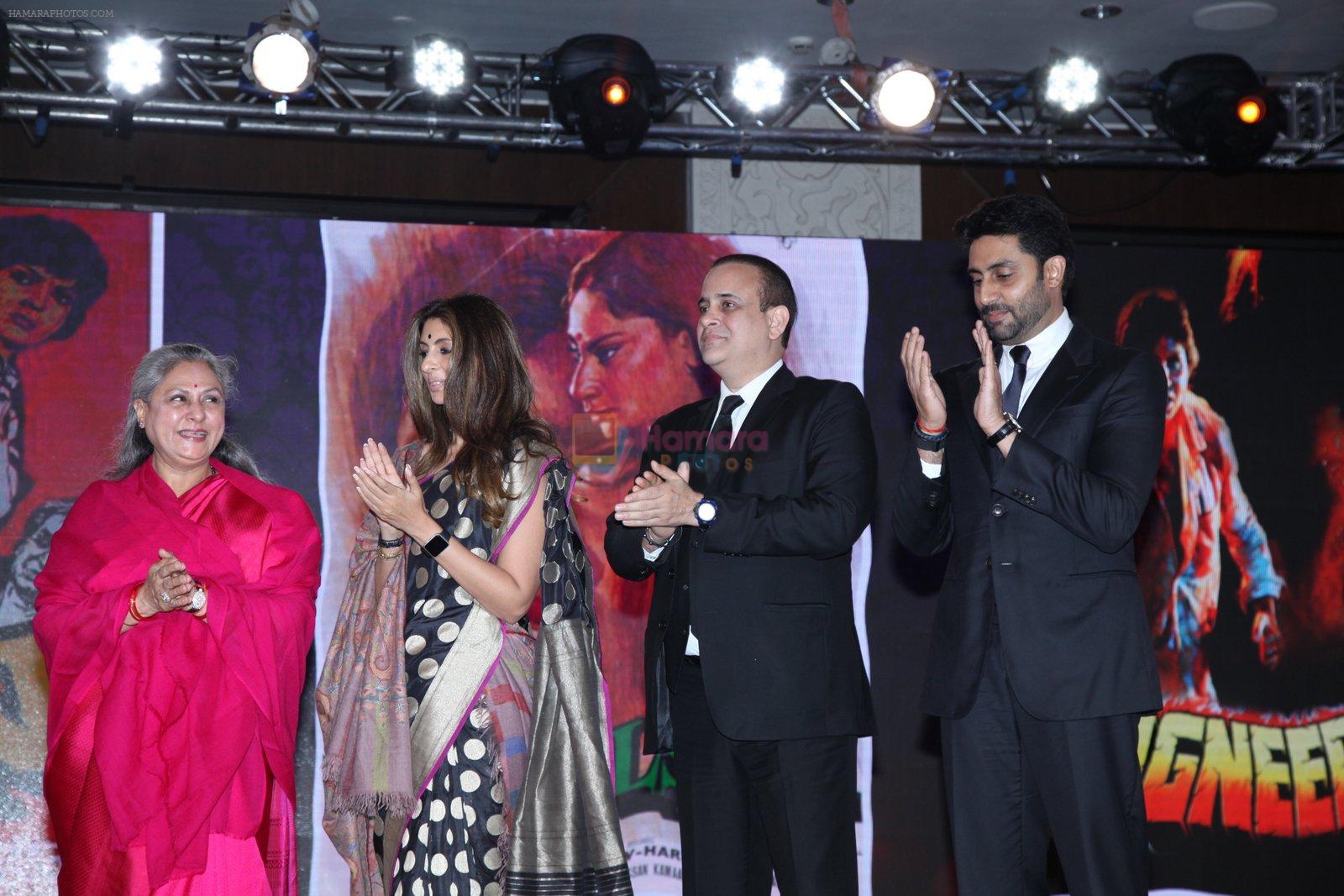 Amitabh Bachchan, Jaya Bachchan, Shweta Bachchan, Abhishek Bachchan at NDTV Indian of the year on 5th Feb 2016