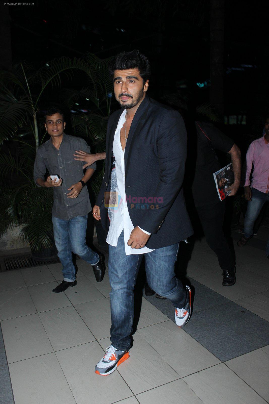 Arjun Kapoor snapped at airport on 5th Feb 2016