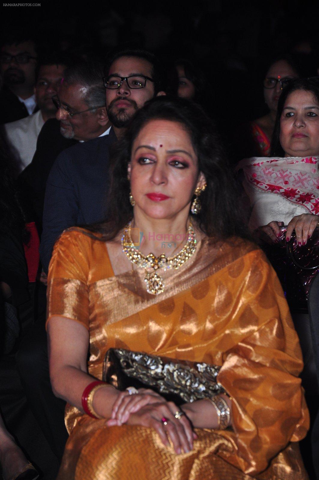 Hema Malini at national jewellery awards on 6th Feb 2016