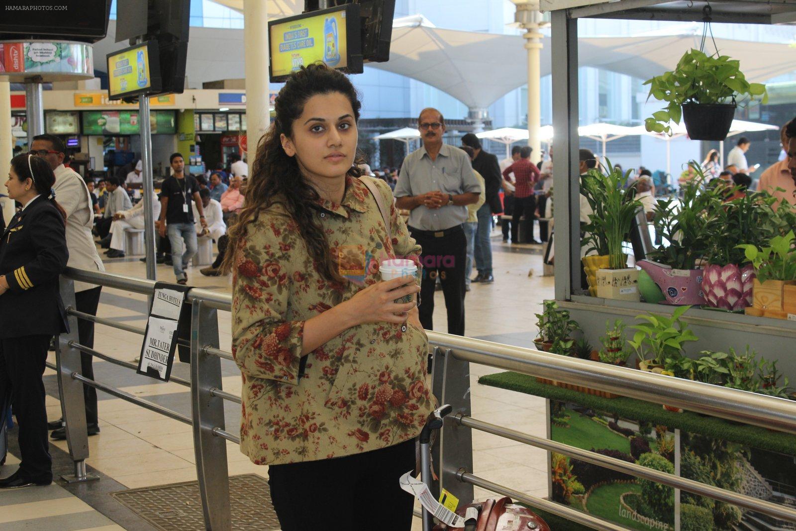 Taapsee Pannu snapped at airport on 7th Feb 2016