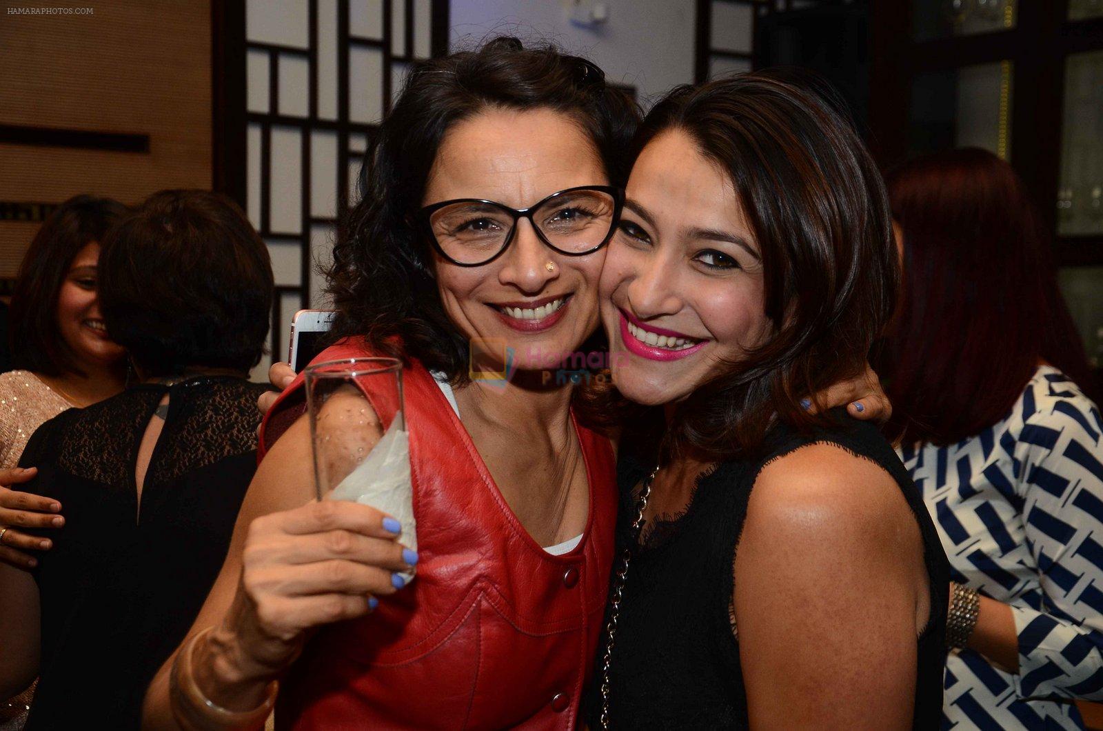 Adhuna Akhtar snapped with other hair stylists on 7th Feb 2016