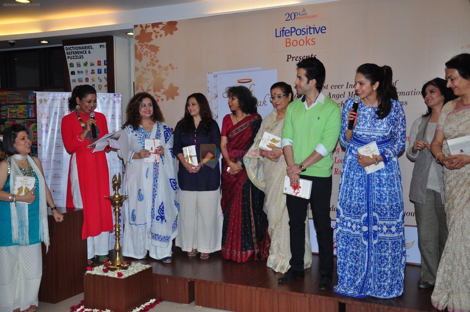 Isha Koppikar, Tusshar Kapoor, Poonam Sinha at book launch on 8th Feb 2016