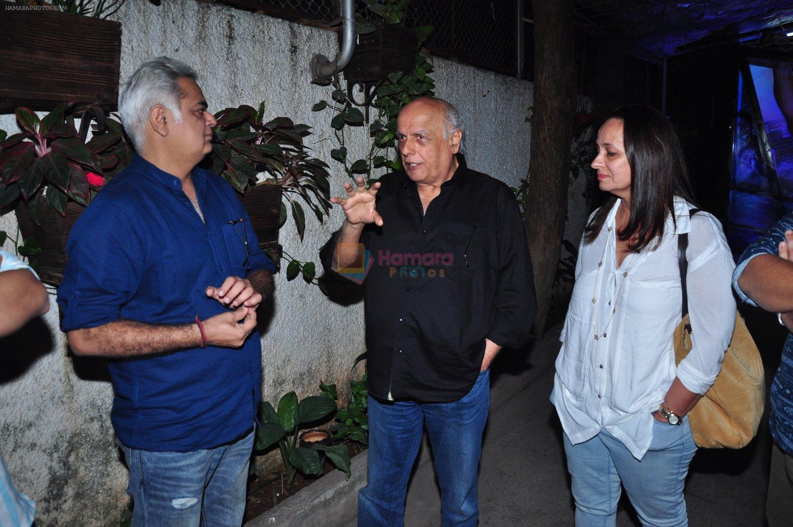 Mahesh Bhatt, Hansal Mehta at Aligargh screening in Mumbai on 9th Feb 2016