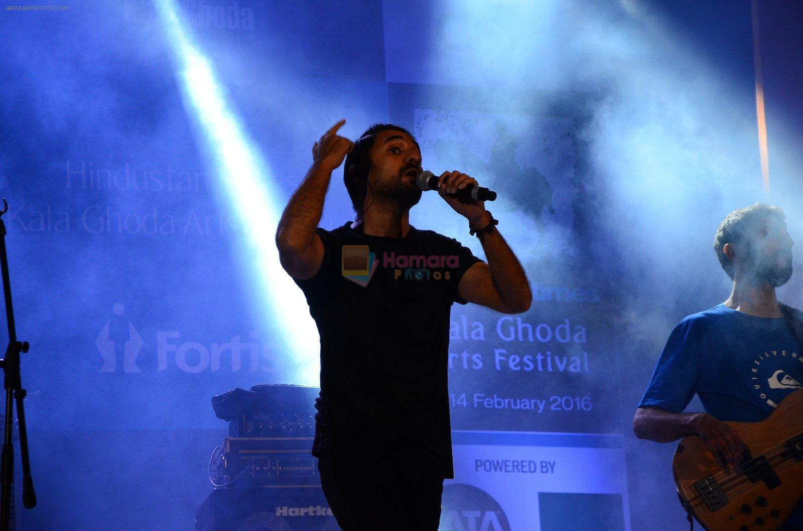 Vir Das performs for Pepe Jeans music festin Kalaghoda on 13th Feb 2016