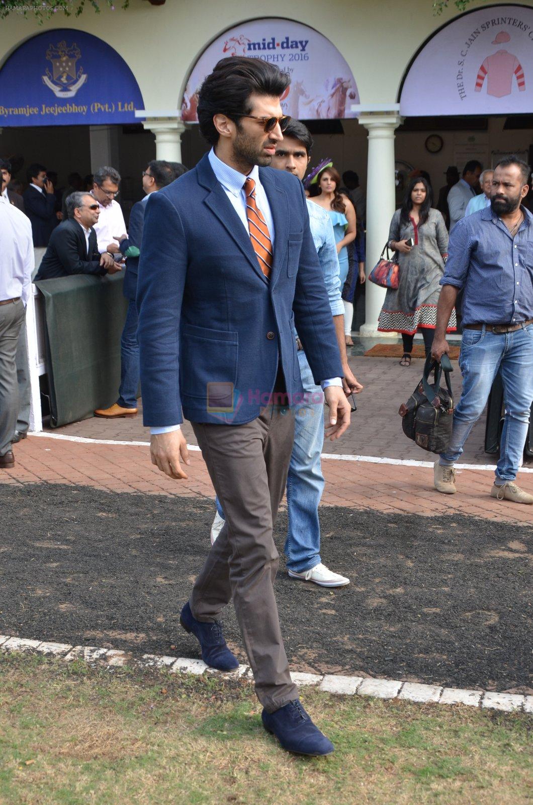 Aditya Roy Kapoor at Mid-Day race in Mumbai on 14th Feb 2016