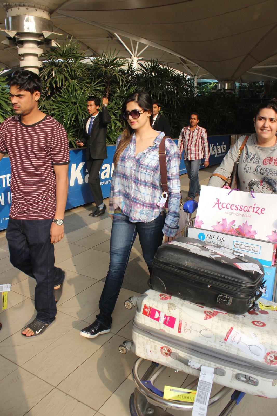 Zarine Khan snapped at airport on 14th Feb 2016