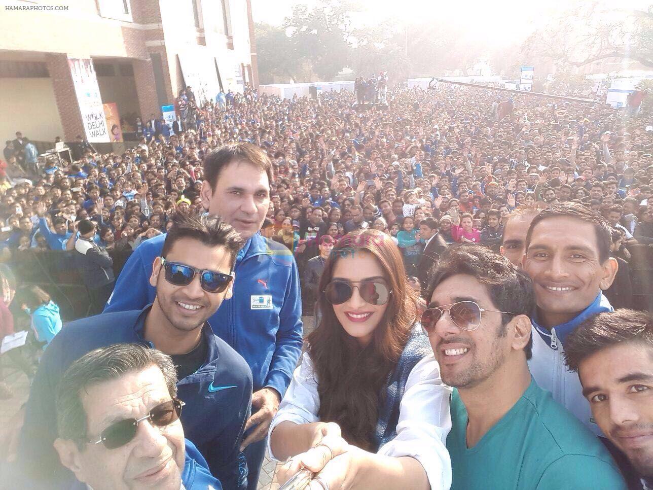 Sonam Kapoor flags off the last leg of the 4th edition of Max Bupa Walk for Health event in Delhi on 15th Feb 2016