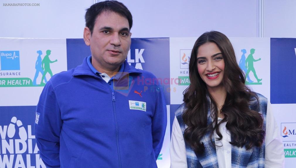 Sonam Kapoor flags off the last leg of the 4th edition of Max Bupa Walk for Health event in Delhi on 15th Feb 2016