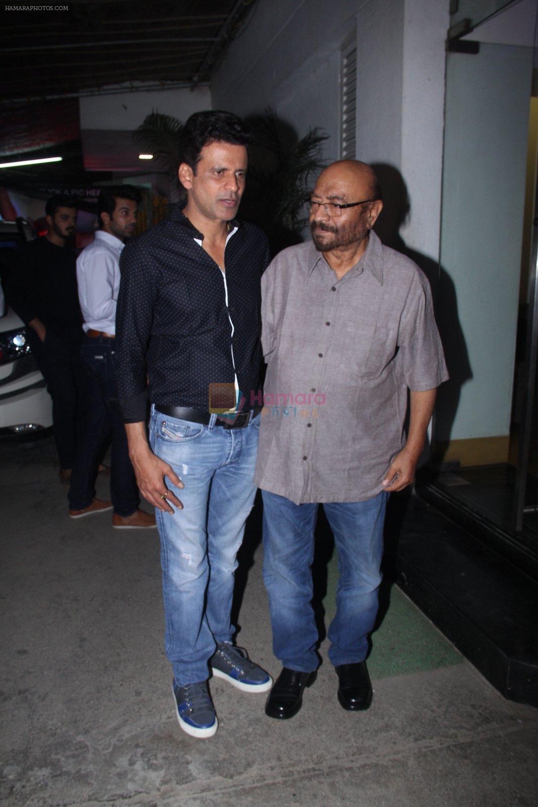 Manoj Bajpai, Govind Nihalani at Aligargh screening in Mumbai on 16th Feb 2016