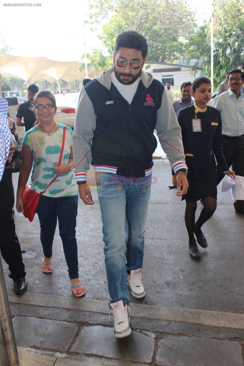 Abhishek Bachchan snapped at airport on 17th Feb 2016