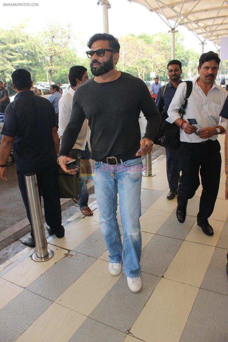 Sunil Shetty snapped at airport on 17th Feb 2016