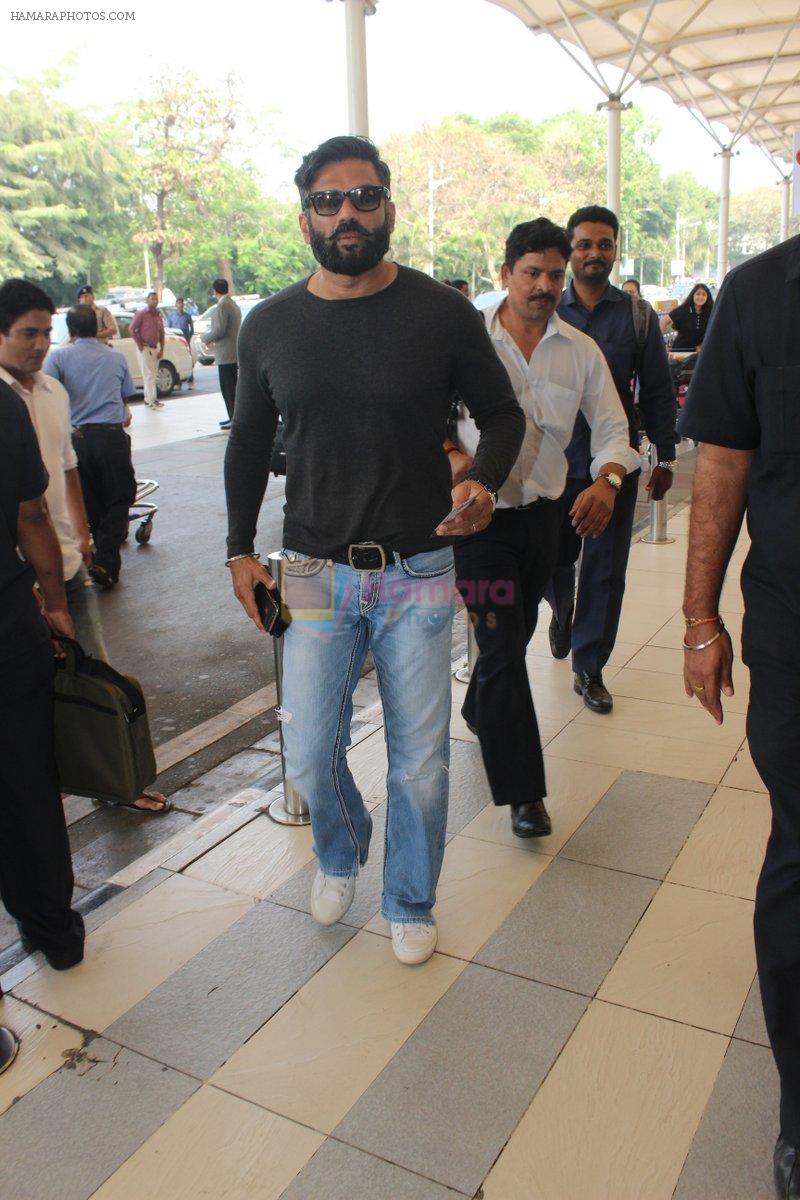 Sunil Shetty snapped at airport on 17th Feb 2016