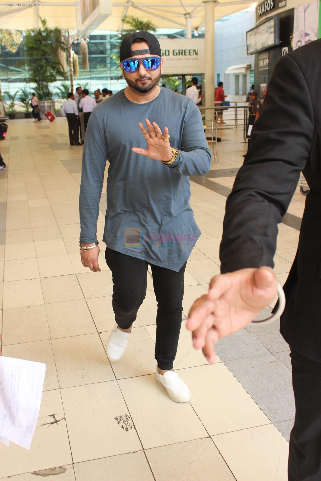 Honey Singh snapped at Airport on 20th Feb 2016