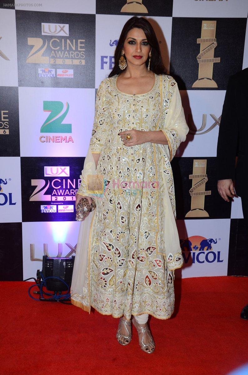 Sonali bendre at zee cine awards 2016 on 20th Feb 2016