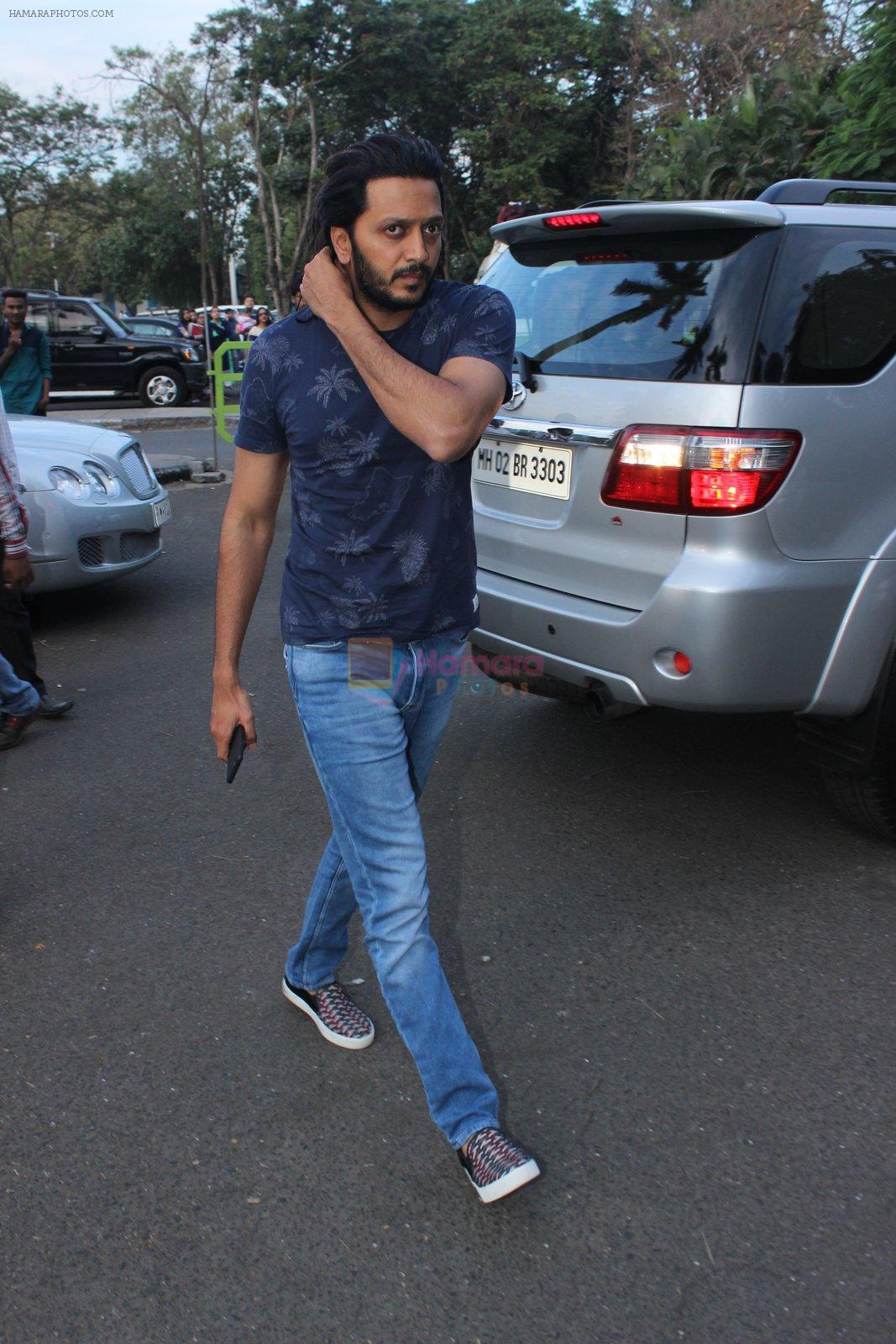 Riteish Deshmukh snapped at airport on 21st Feb 2016