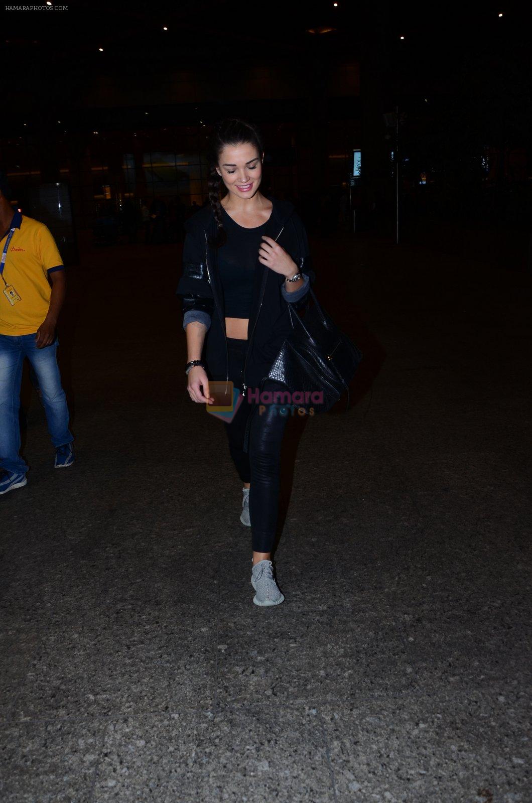 Amy Jackson snapped at international airport on 24th Feb 2016