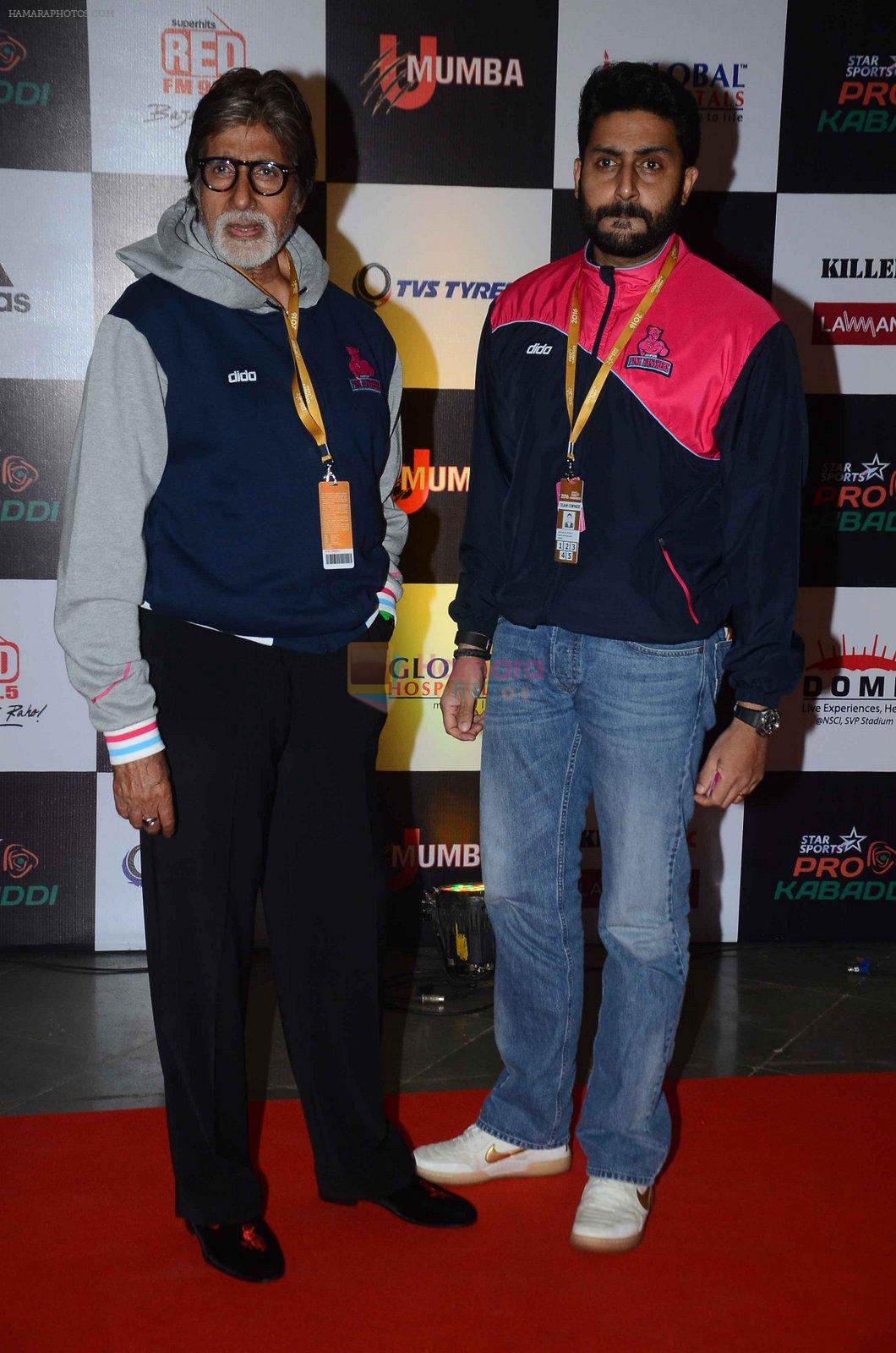 Abhishek Bachchan and Amitabh Bachchan at prokabaddi match on 28th Feb 2016
