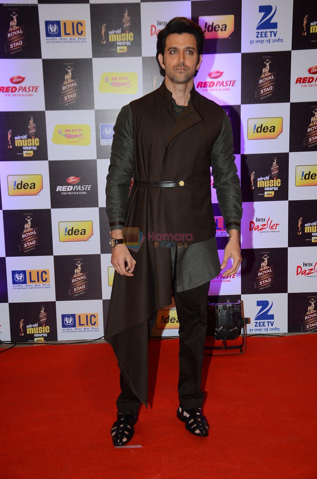 Hrithik Roshan at radio mirchi awards red carpet in Mumbai on 29th Feb 2016