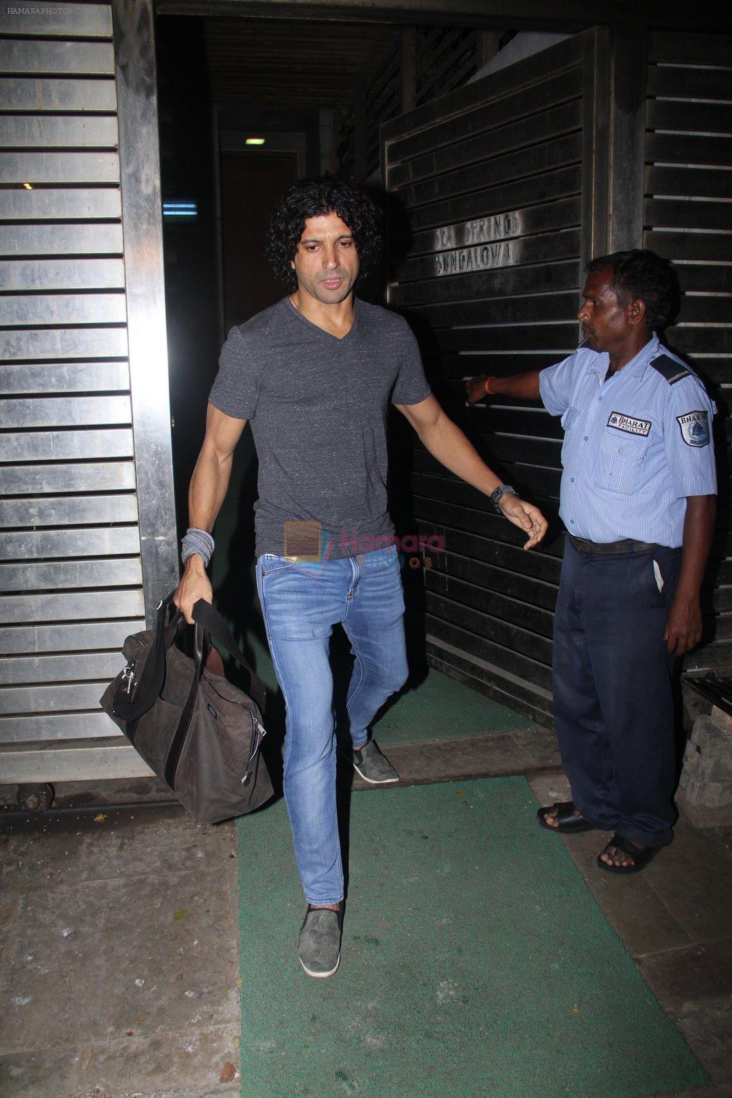 Farhan Akhtar snapped in Mumbai on 2nd March 2016