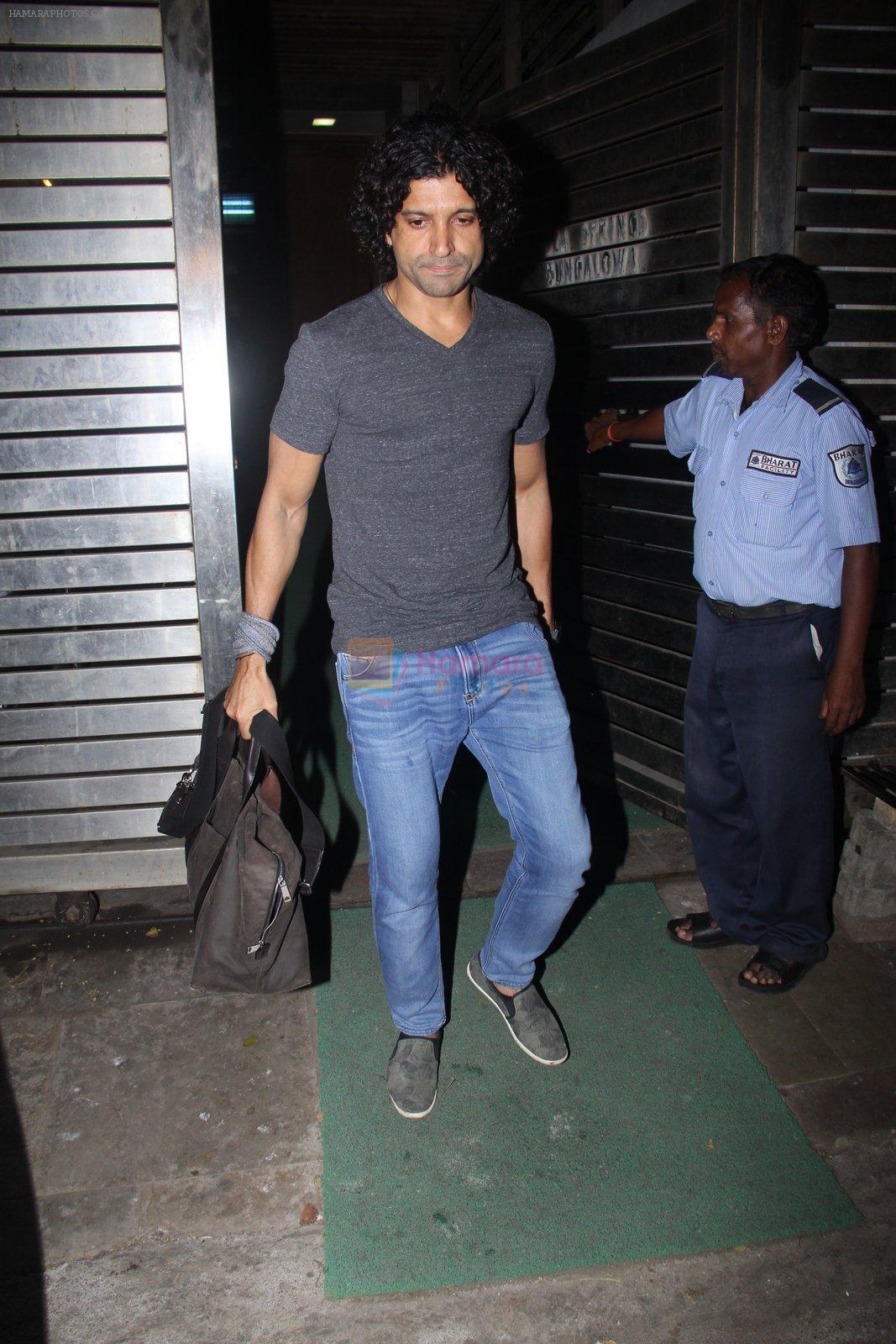 Farhan Akhtar snapped in Mumbai on 2nd March 2016