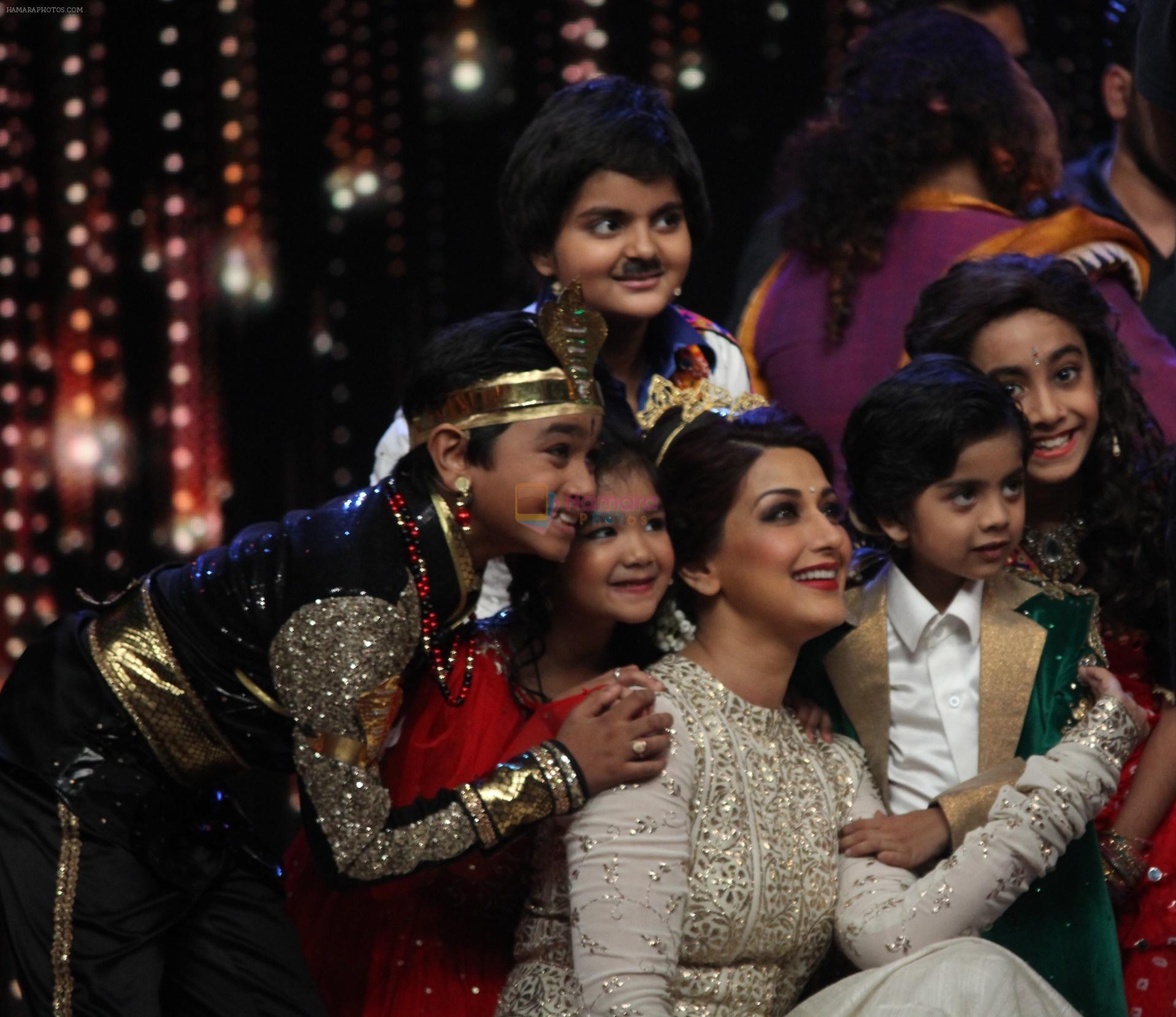 Sonali Bendre at India's Best Dramebaaz Grand Finale on 3rd March 2016