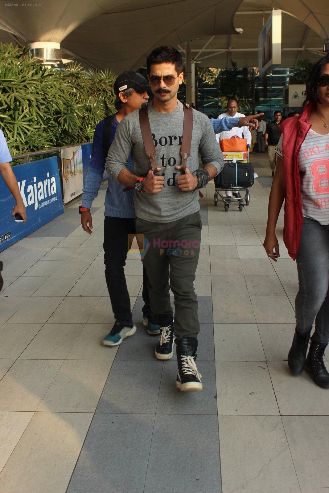 Shahid Kapoor snapped at airport on 4th March 2016