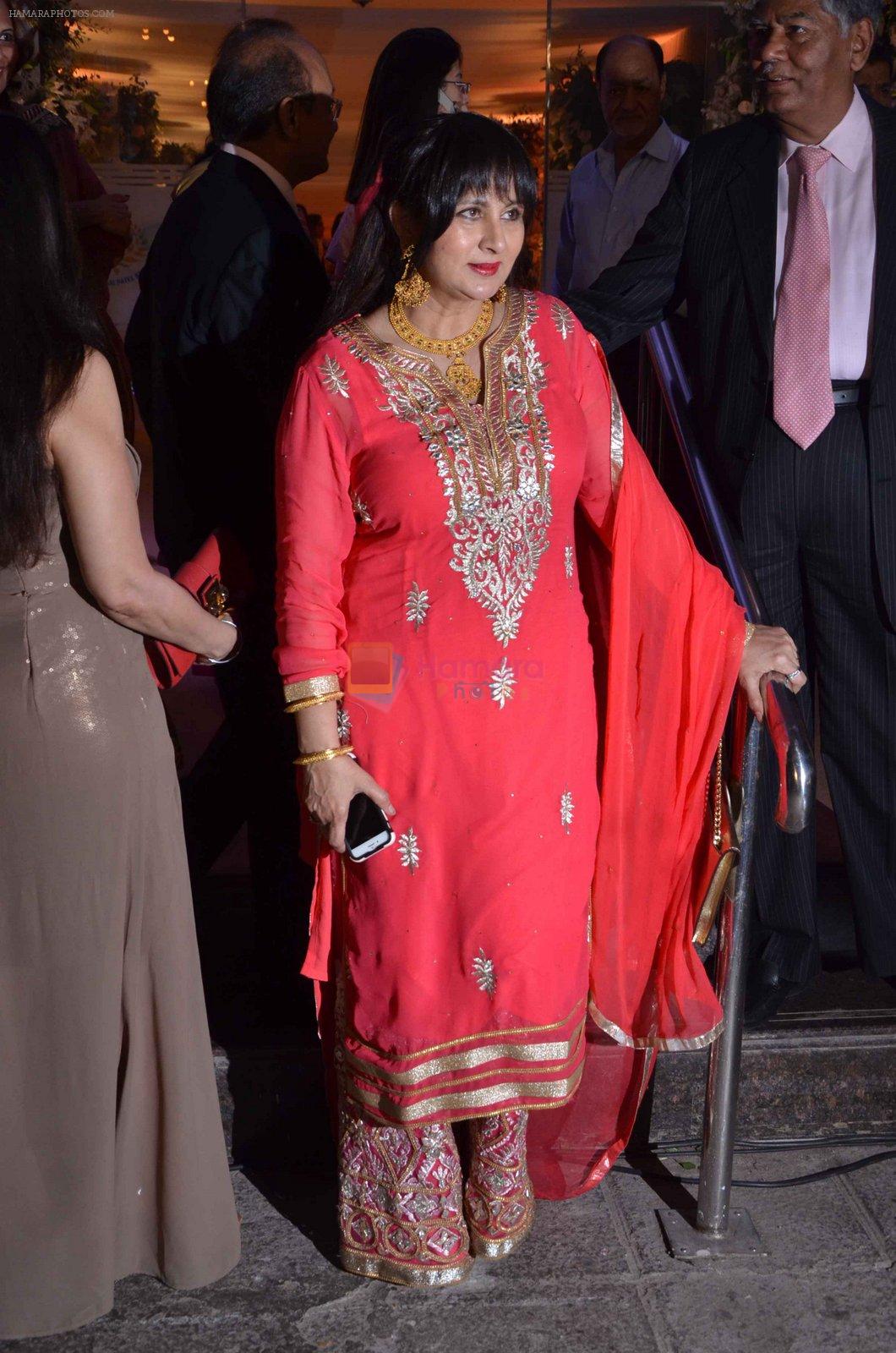 Poonam Dhillon at Kresha Bajaj's wedding reception on 4th March 2016