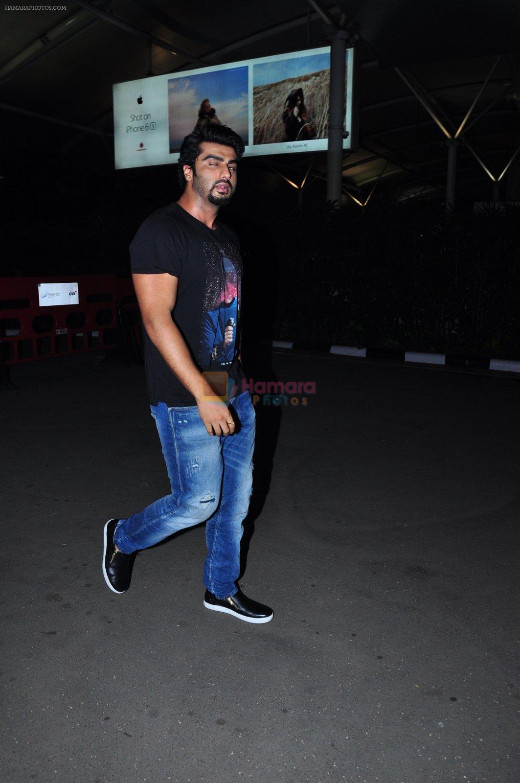 Arjun Kapoor snapped at airport on 5th March 2016