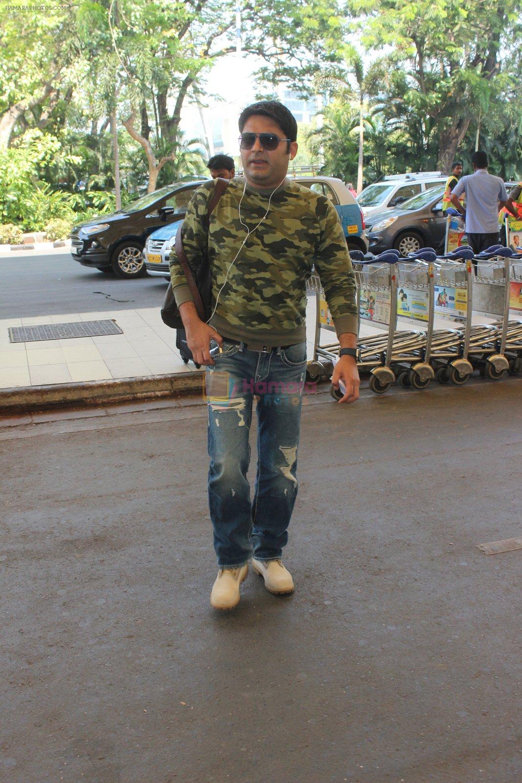 Kapil Sharma snapped at airport on 10th March 2016