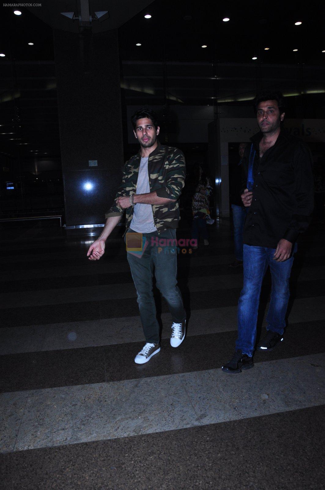 Sidharth Malhotra return from Kapoor & Sons promotions on 10th March 2016