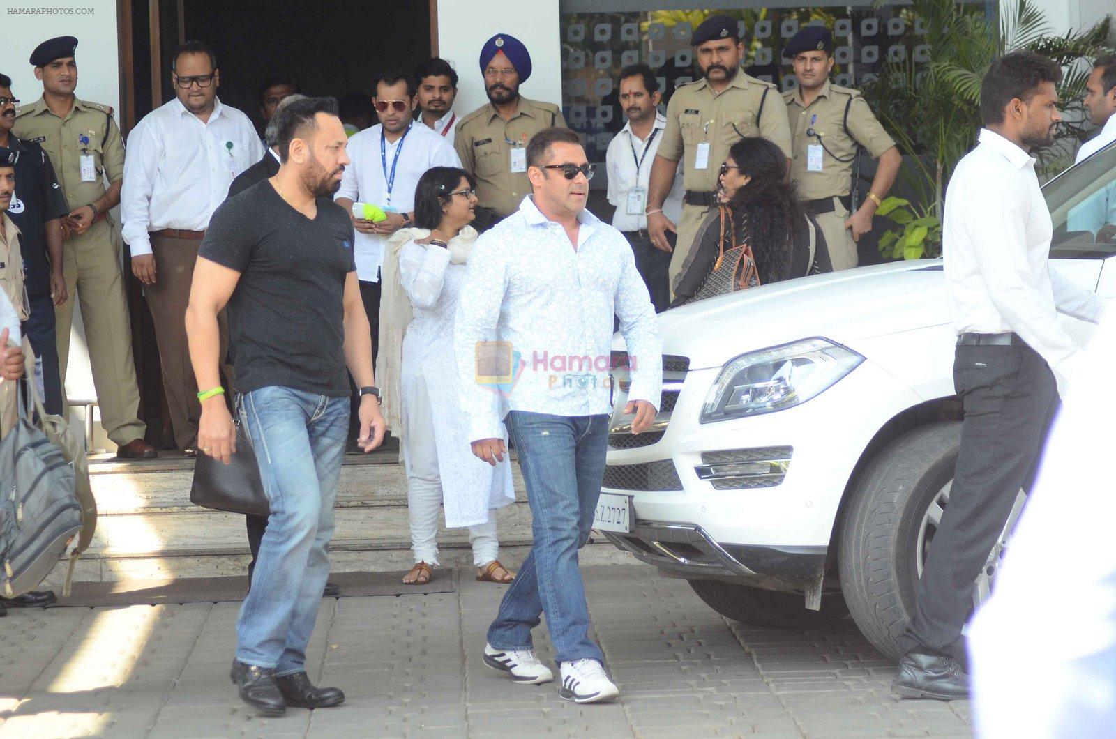 Salman Khan returns from Jodhpur on 10th March 2016