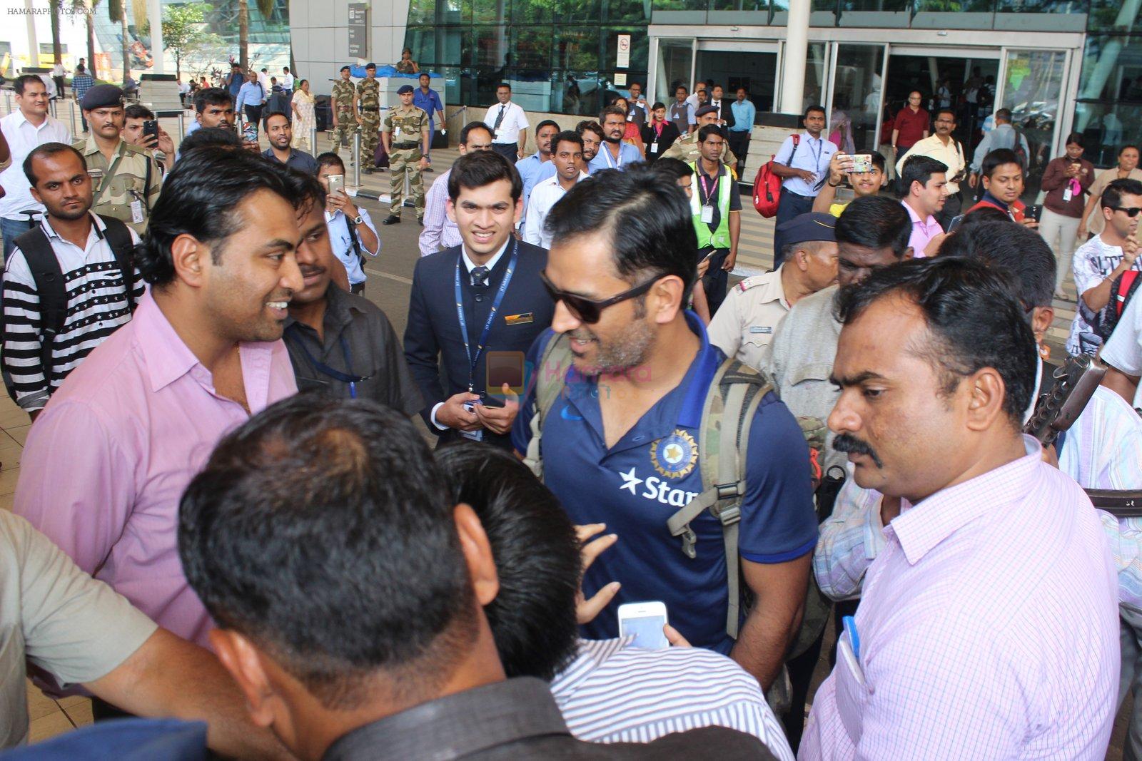 Mahendra Singh Dhoni snapped at airport on 11th March 2016