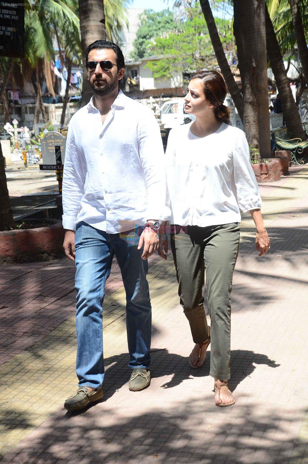 Dia Mirza attend Emraan Hashmi's mothers funeral on 13th March 2016