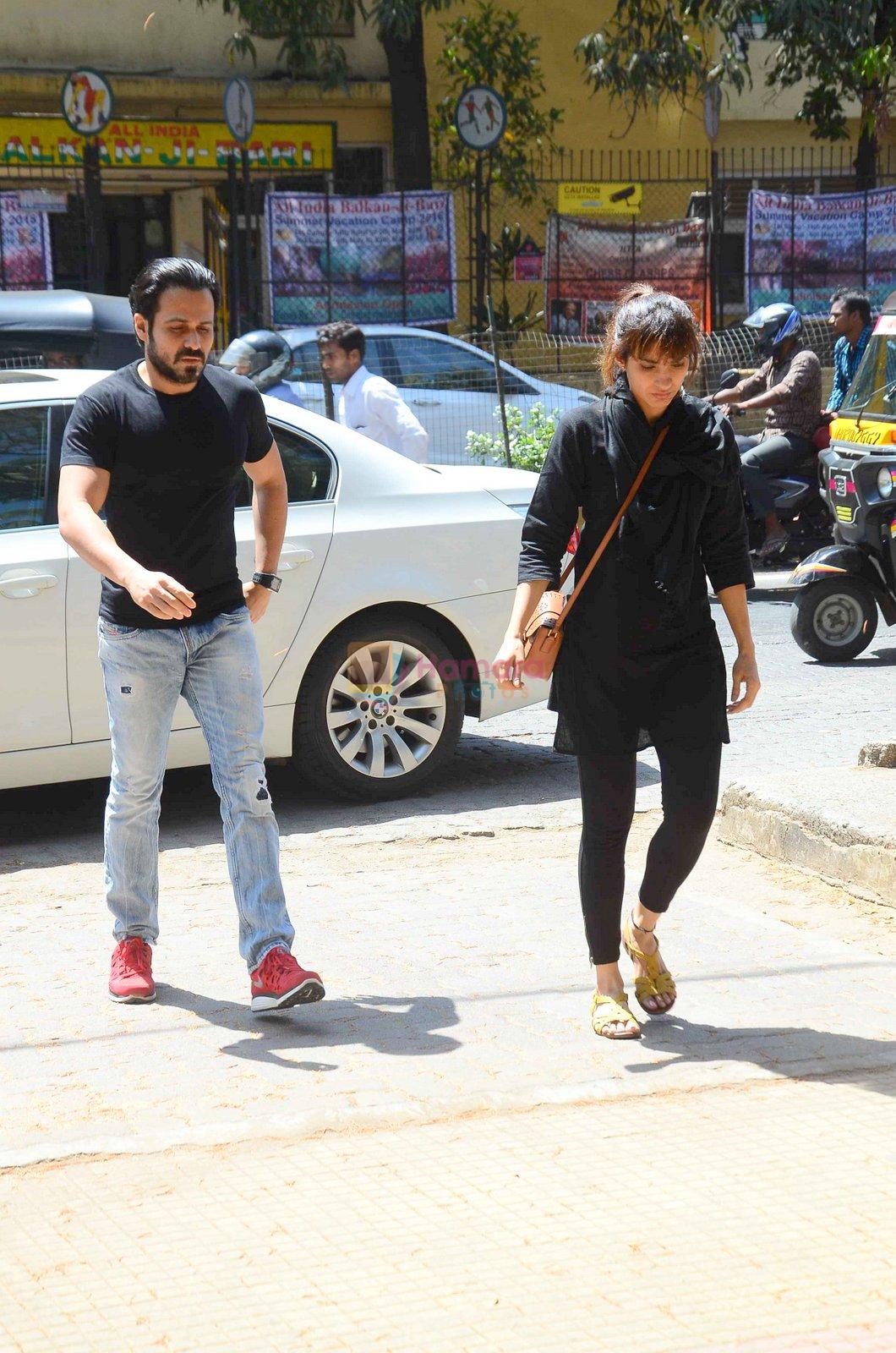 Emraan Hashmi's mothers funeral on 13th March 2016