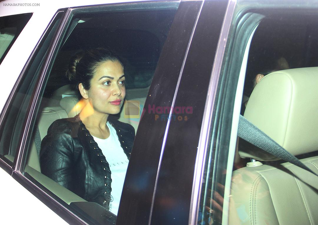 Amrita Arora at the dinner party in kareena house on 14th March 2016