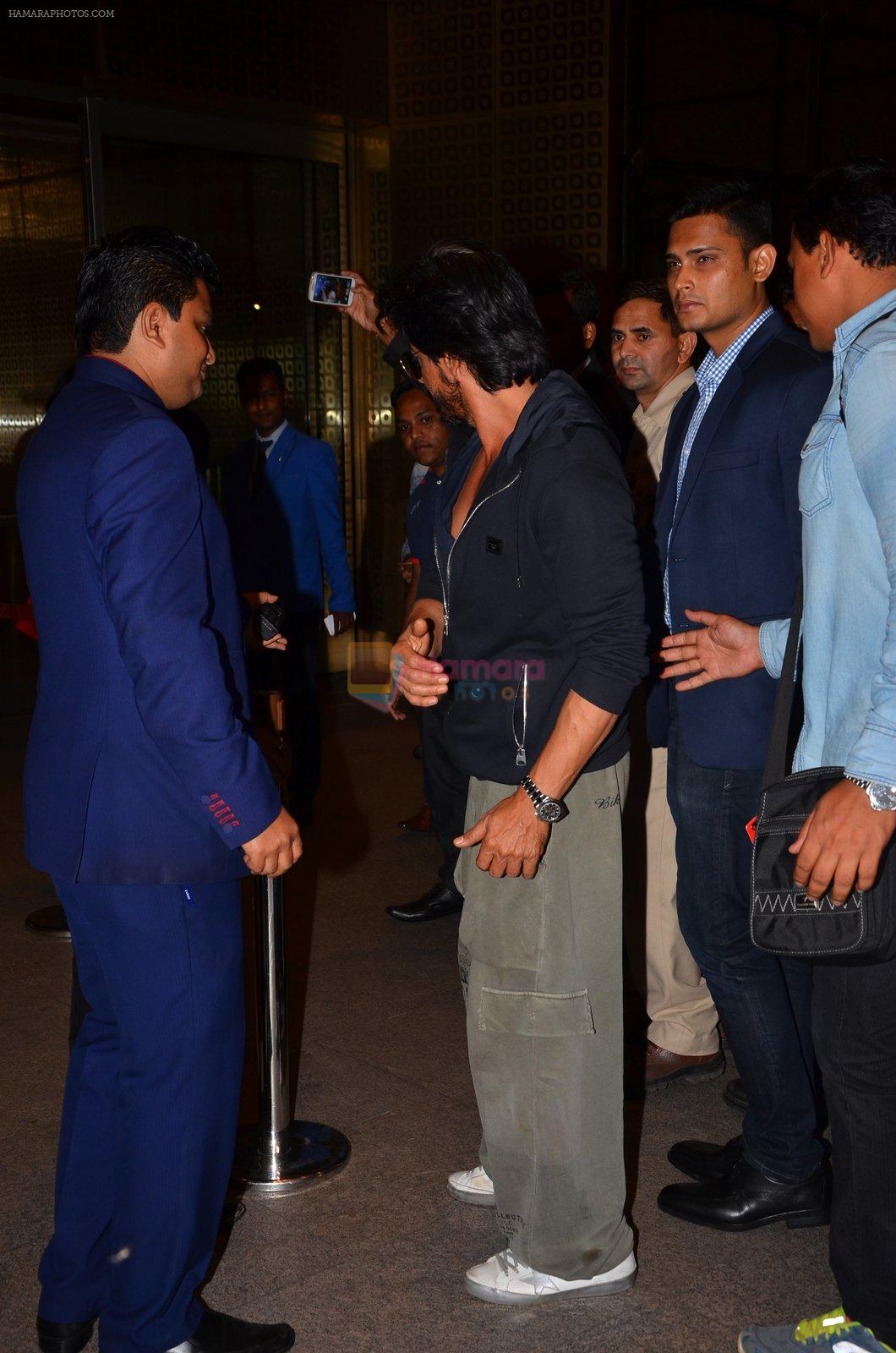 Shahrukh Khan leave for TOIFA on 16th March 2016