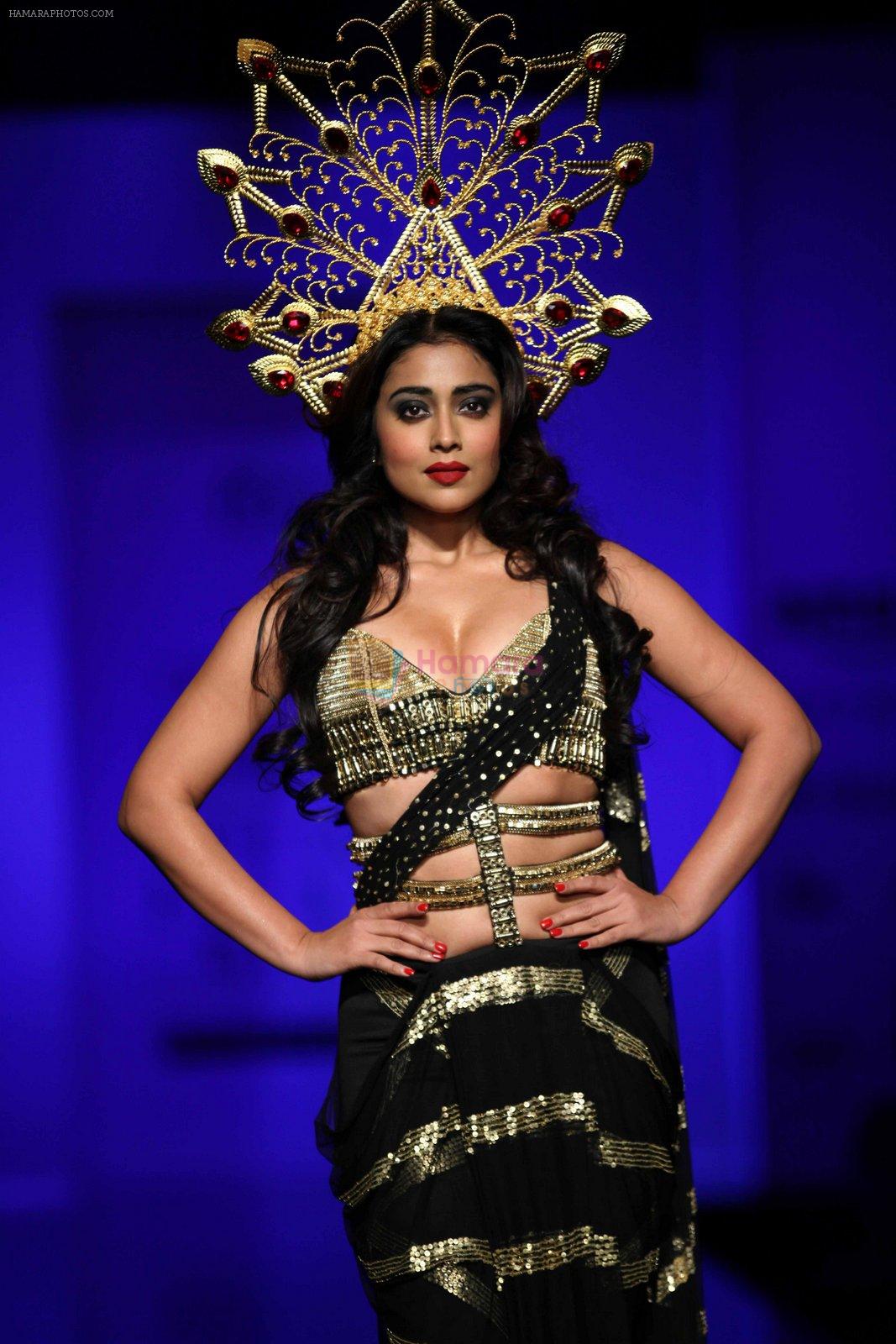 Shriya Saran walk the ramp for Annaika Show at AIFW Day 2 on 17th March 2016