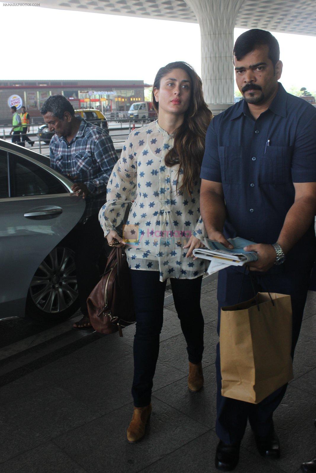 Kareena Kapoor snapped at airport on 17th March 2016