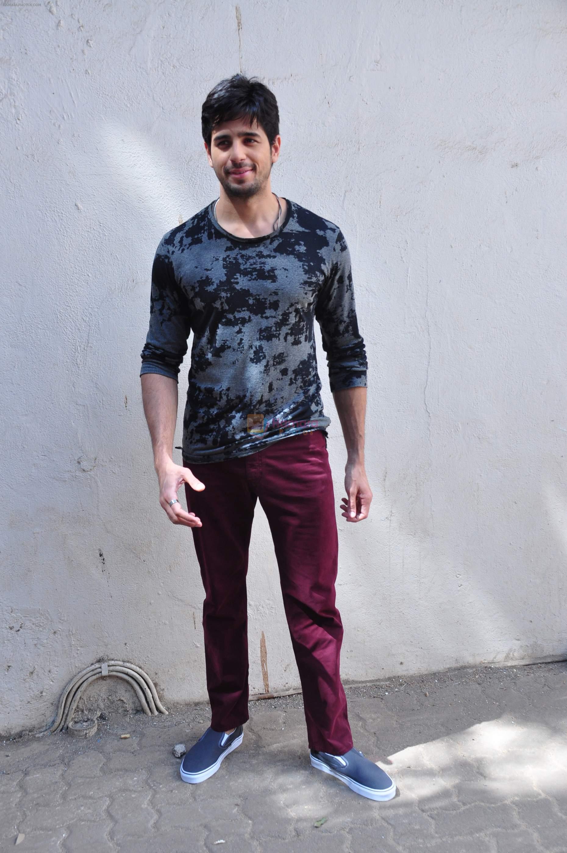 Sidharth Malhotra at kapoor n sons photo shoot on 17th March 2016