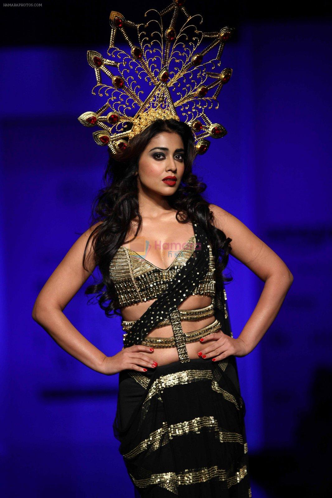 Shriya Saran walk the ramp for Annaika Show at AIFW Day 2 on 17th March 2016